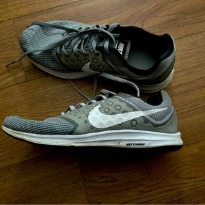 Men’s Nike tennis shoes